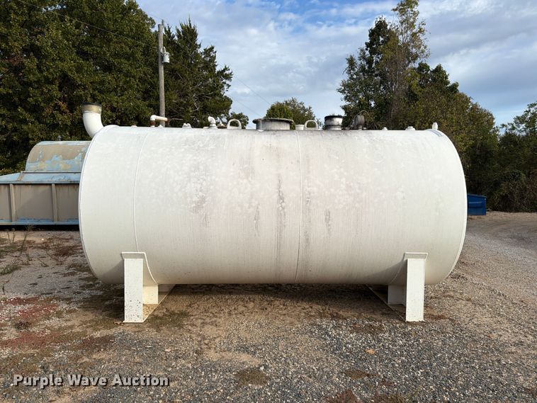 image for item FG0835 4,000 gallon fuel tank