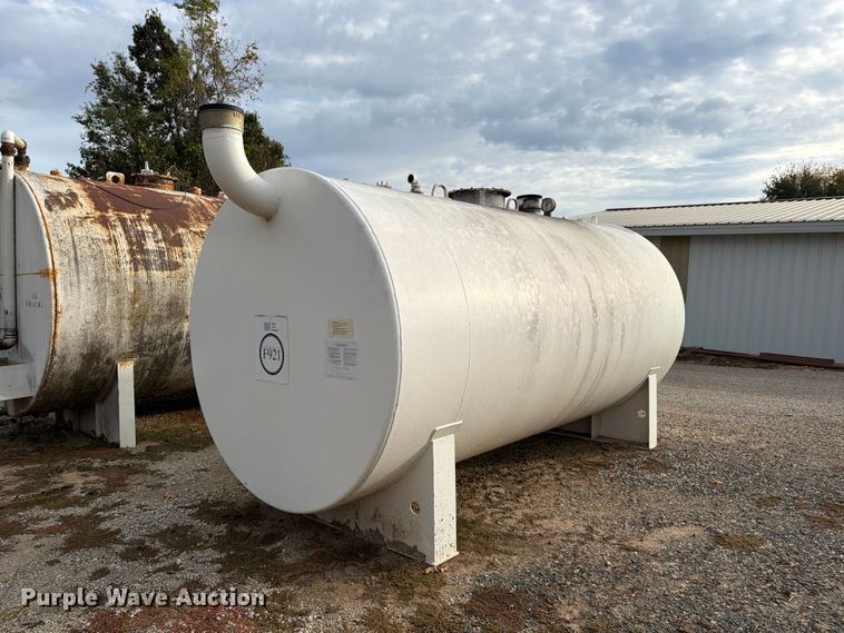 image for item FG0835 4,000 gallon fuel tank