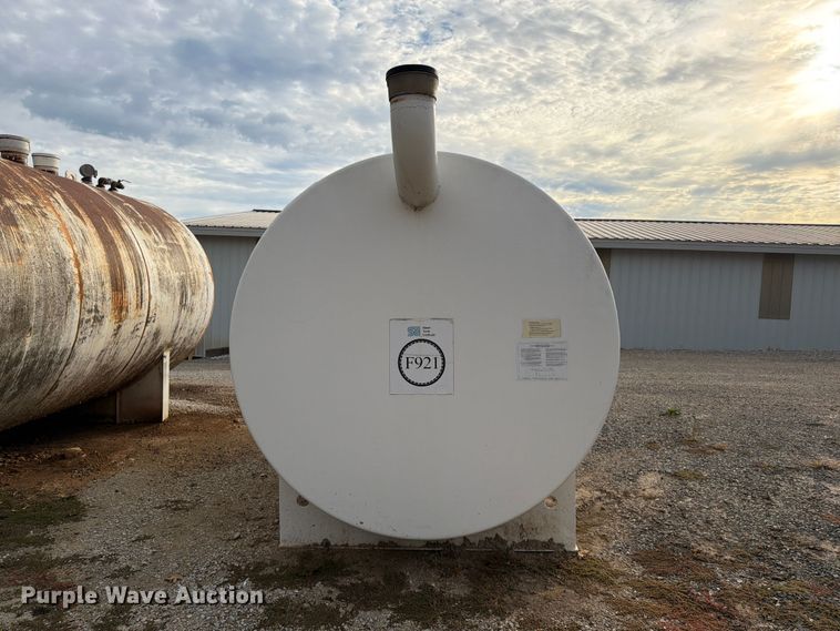 image for item FG0835 4,000 gallon fuel tank