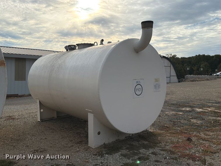 image for item FG0835 4,000 gallon fuel tank