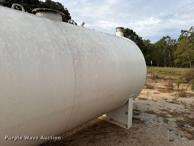 image for item FG0835 4,000 gallon fuel tank