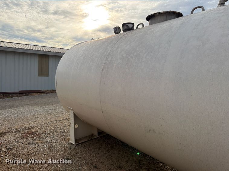 image for item FG0835 4,000 gallon fuel tank