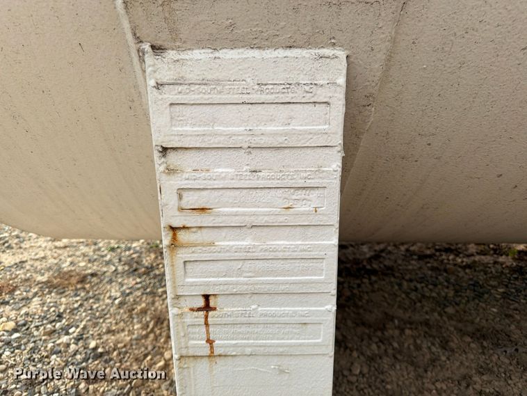 image for item FG0835 4,000 gallon fuel tank