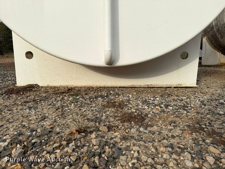 image for item FG0835 4,000 gallon fuel tank
