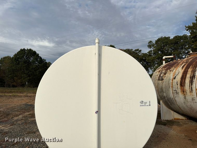 image for item FG0835 4,000 gallon fuel tank