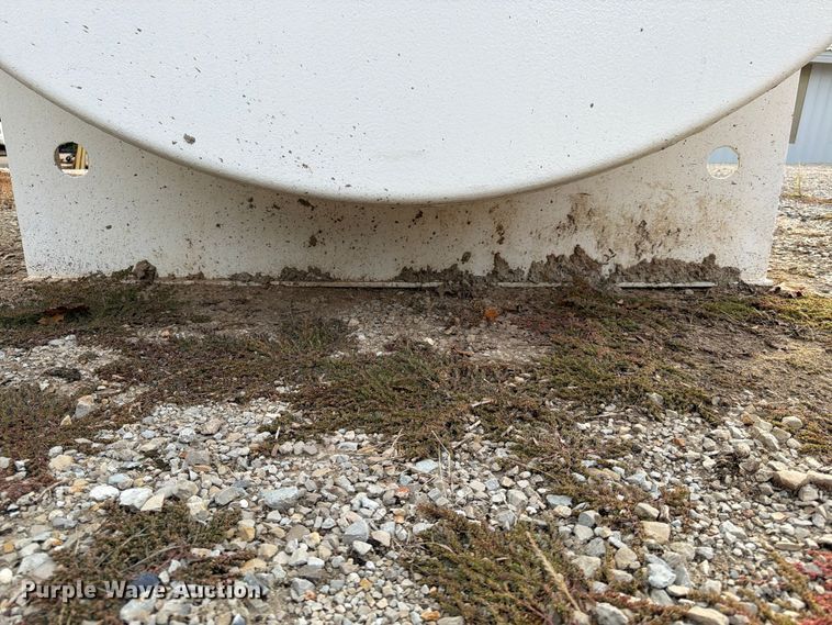 image for item FG0835 4,000 gallon fuel tank