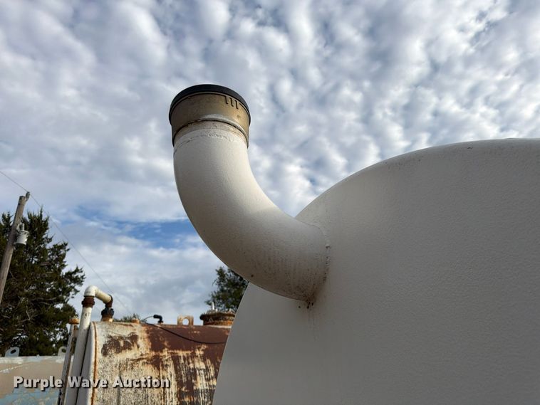 image for item FG0835 4,000 gallon fuel tank