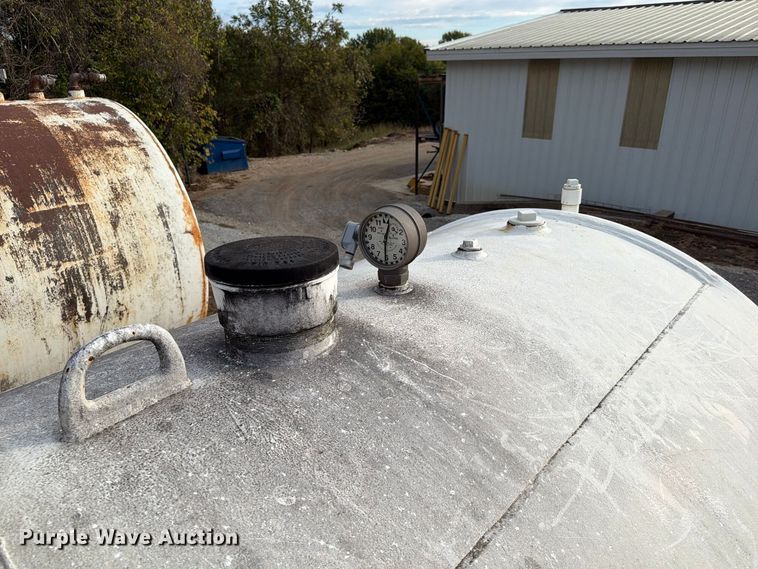 image for item FG0835 4,000 gallon fuel tank