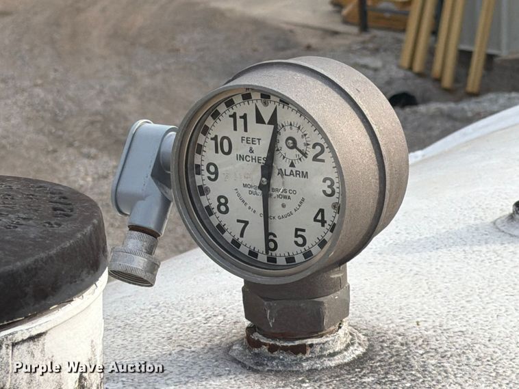 image for item FG0835 4,000 gallon fuel tank