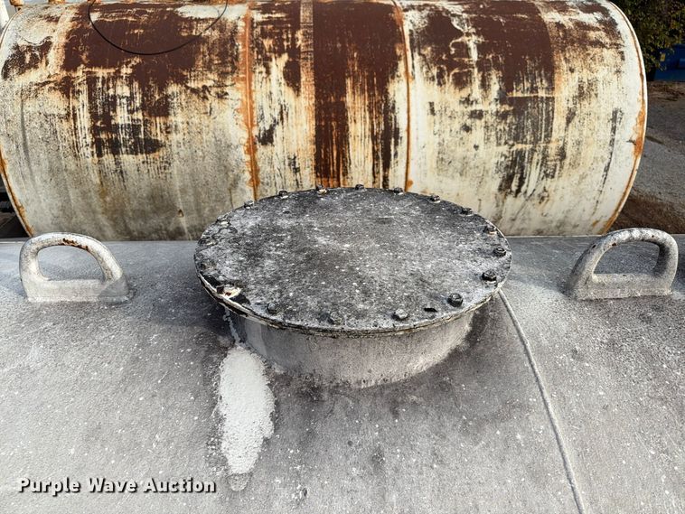 image for item FG0835 4,000 gallon fuel tank