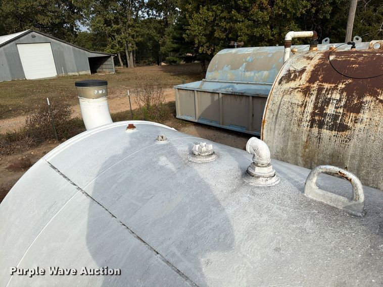 image for item FG0835 4,000 gallon fuel tank