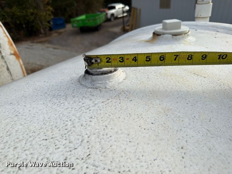 image for item FG0835 4,000 gallon fuel tank