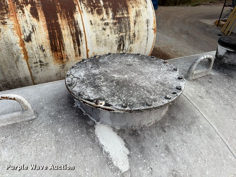 image for item FG0835 4,000 gallon fuel tank