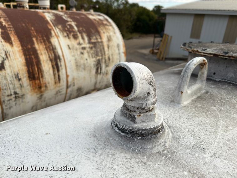 image for item FG0835 4,000 gallon fuel tank