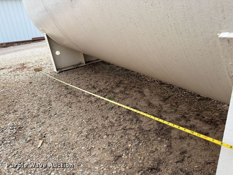 image for item FG0835 4,000 gallon fuel tank