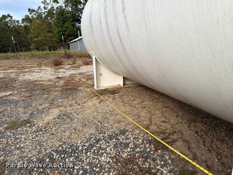 image for item FG0835 4,000 gallon fuel tank