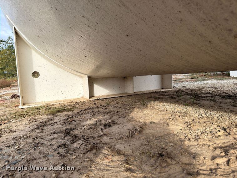 image for item FG0835 4,000 gallon fuel tank