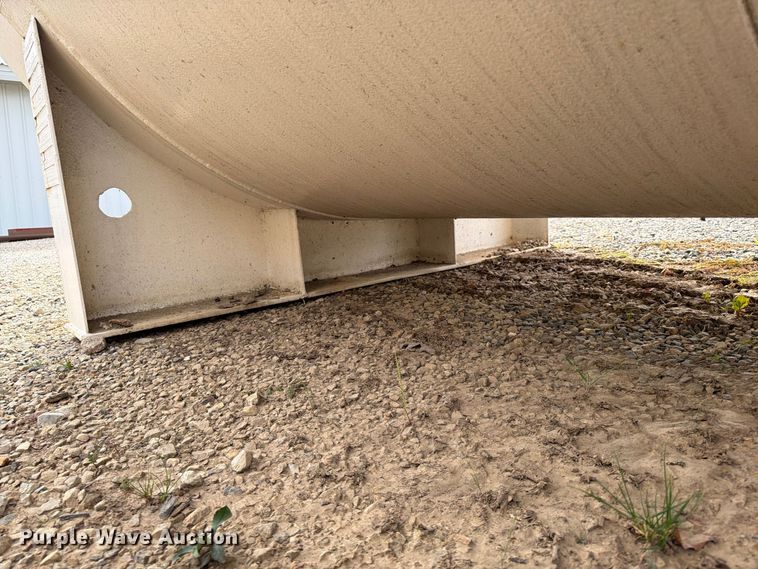 image for item FG0835 4,000 gallon fuel tank