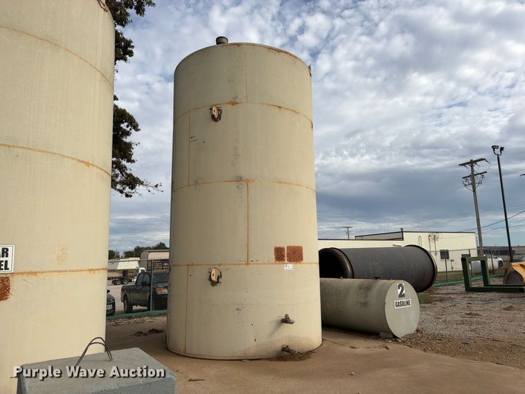 image for item FG0836 10,000 gallon fuel tank