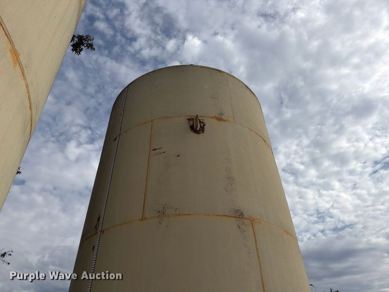 image for item FG0836 10,000 gallon fuel tank