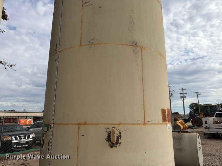 image for item FG0836 10,000 gallon fuel tank