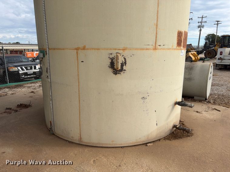 image for item FG0836 10,000 gallon fuel tank