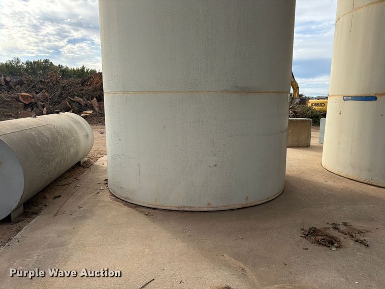 image for item FG0836 10,000 gallon fuel tank