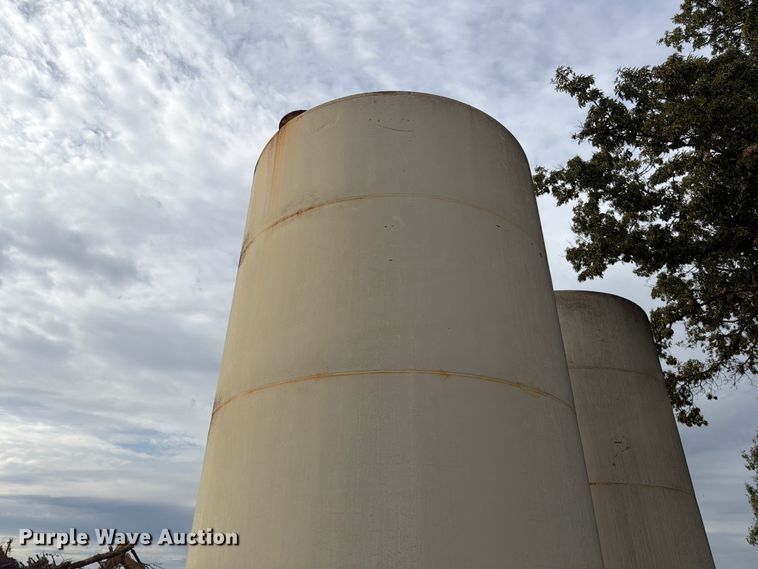 image for item FG0836 10,000 gallon fuel tank