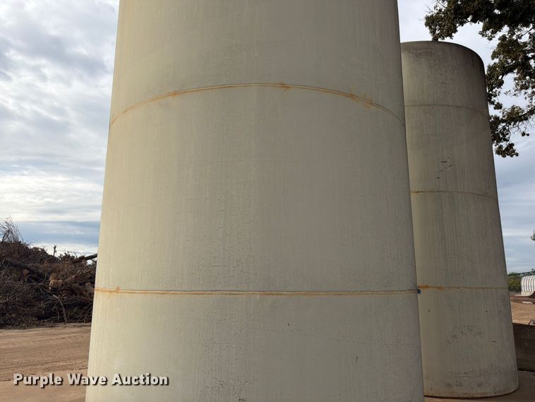image for item FG0836 10,000 gallon fuel tank