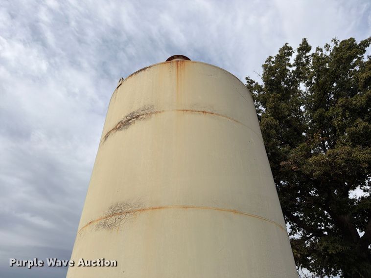 image for item FG0836 10,000 gallon fuel tank