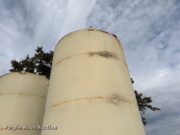 image for item FG0836 10,000 gallon fuel tank
