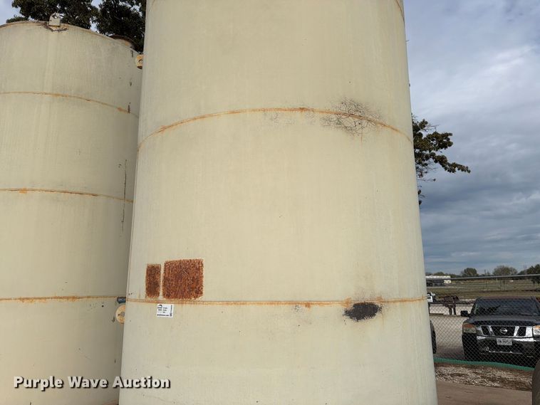 image for item FG0836 10,000 gallon fuel tank