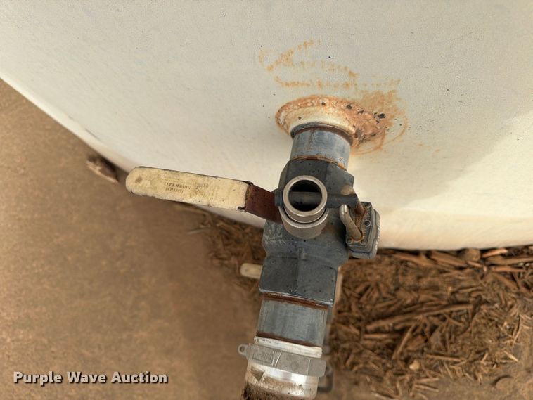 image for item FG0836 10,000 gallon fuel tank