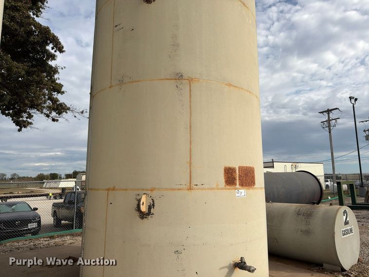 image for item FG0836 10,000 gallon fuel tank