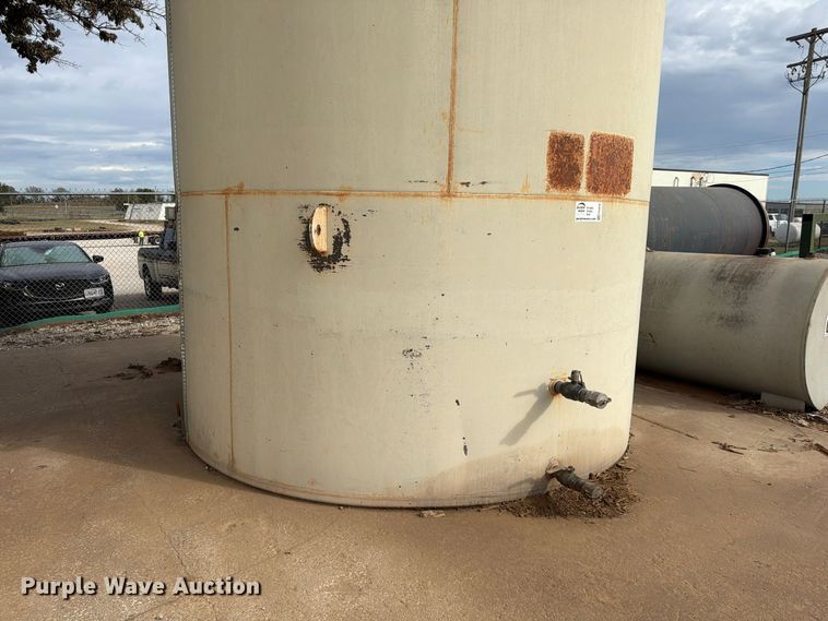 image for item FG0836 10,000 gallon fuel tank