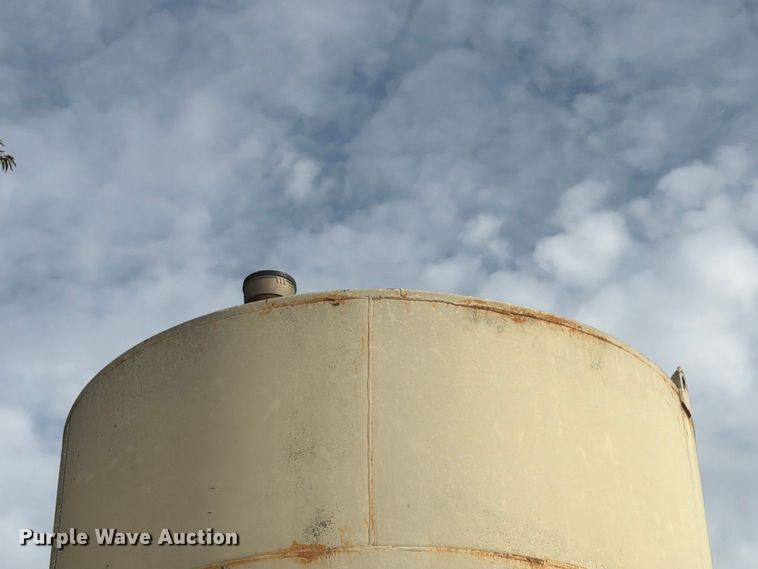 image for item FG0836 10,000 gallon fuel tank
