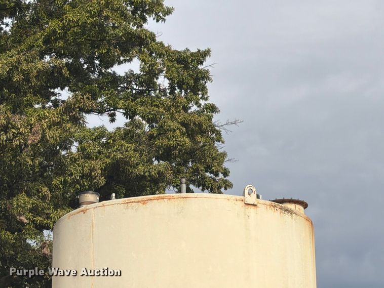 image for item FG0836 10,000 gallon fuel tank