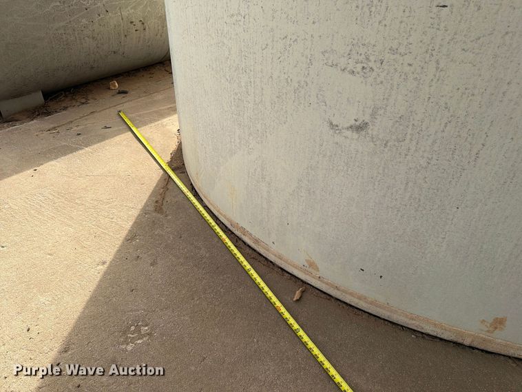 image for item FG0836 10,000 gallon fuel tank