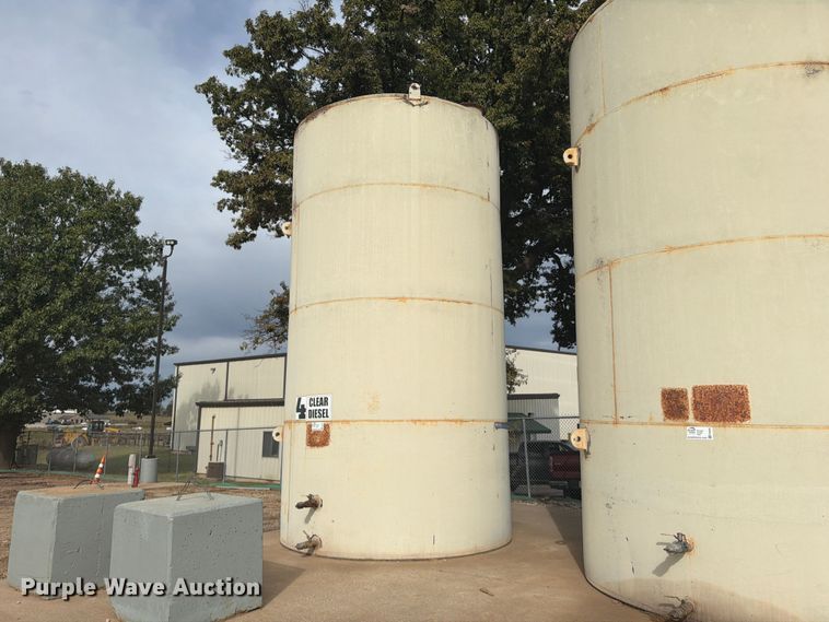 image for item FG0837 10,000 gallon fuel tank
