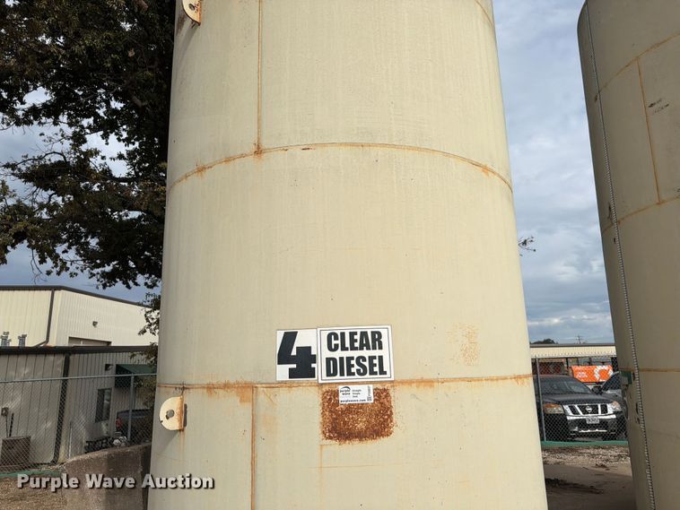 image for item FG0837 10,000 gallon fuel tank