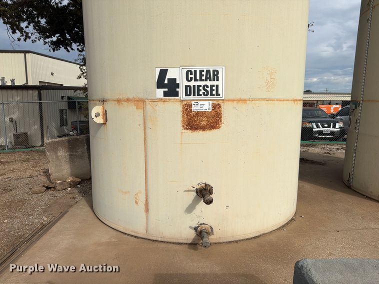 image for item FG0837 10,000 gallon fuel tank
