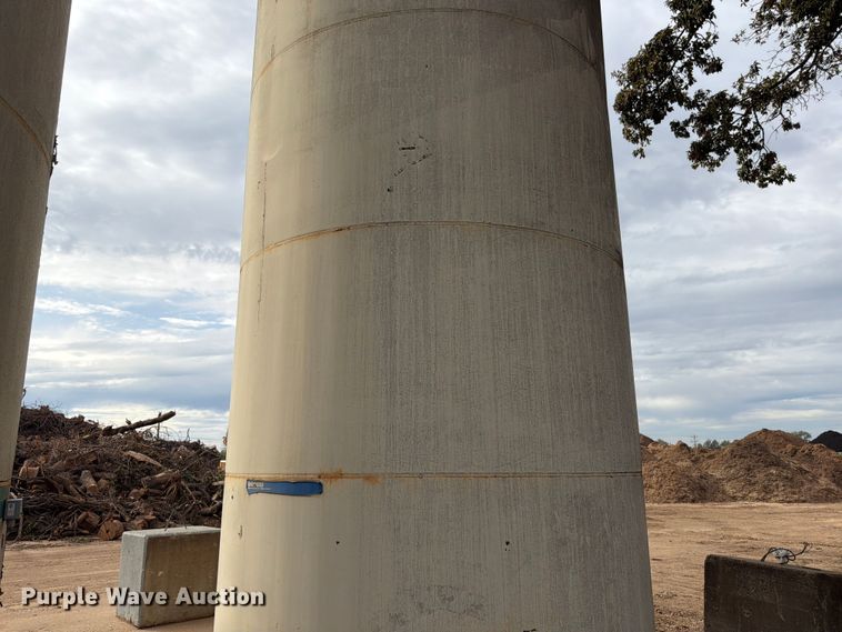 image for item FG0837 10,000 gallon fuel tank