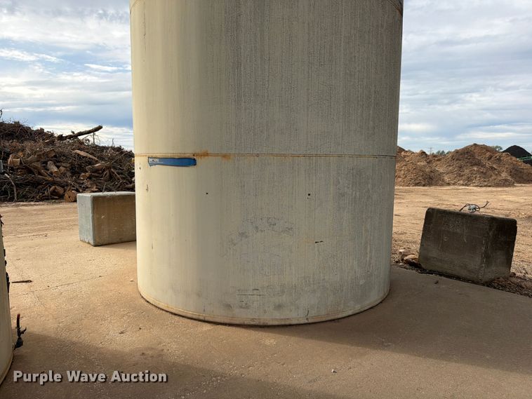 image for item FG0837 10,000 gallon fuel tank