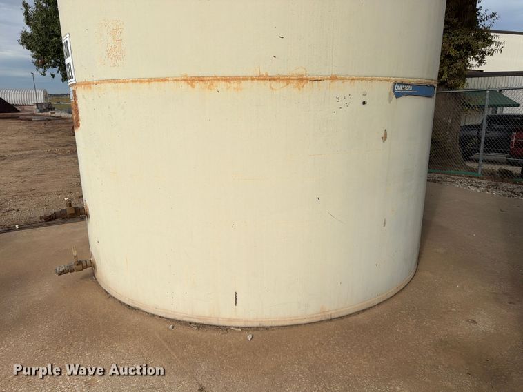 image for item FG0837 10,000 gallon fuel tank