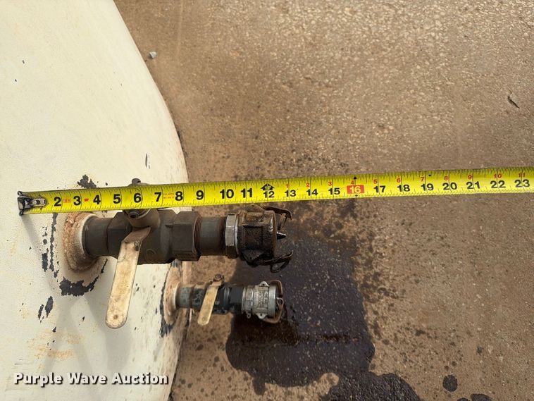 image for item FG0837 10,000 gallon fuel tank