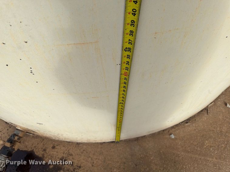image for item FG0837 10,000 gallon fuel tank