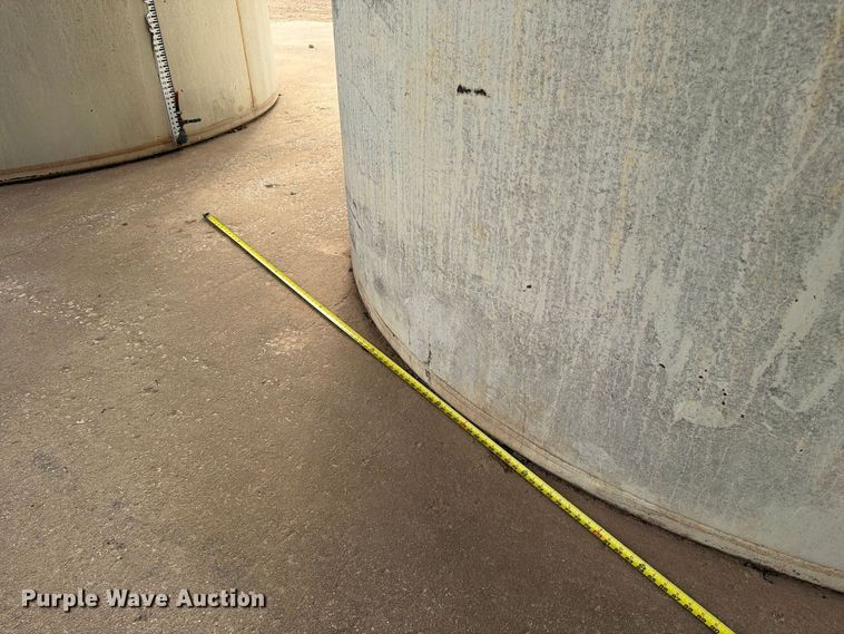 image for item FG0837 10,000 gallon fuel tank