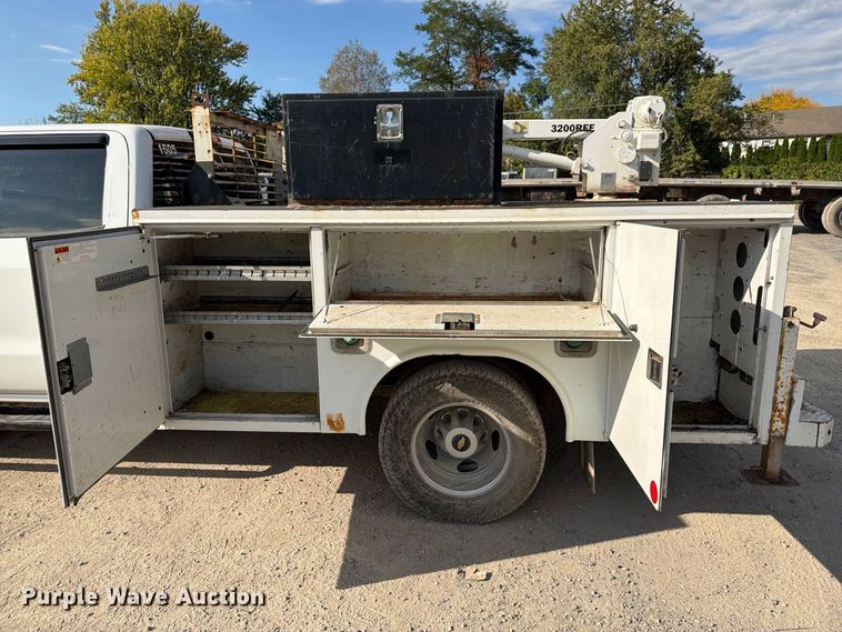 image for item FG3036 2017 Chevrolet Silverado 3500HD Crew Cab utility bed pickup truck