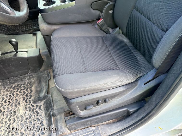 image for item FG3036 2017 Chevrolet Silverado 3500HD Crew Cab utility bed pickup truck