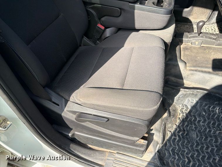 image for item FG3036 2017 Chevrolet Silverado 3500HD Crew Cab utility bed pickup truck